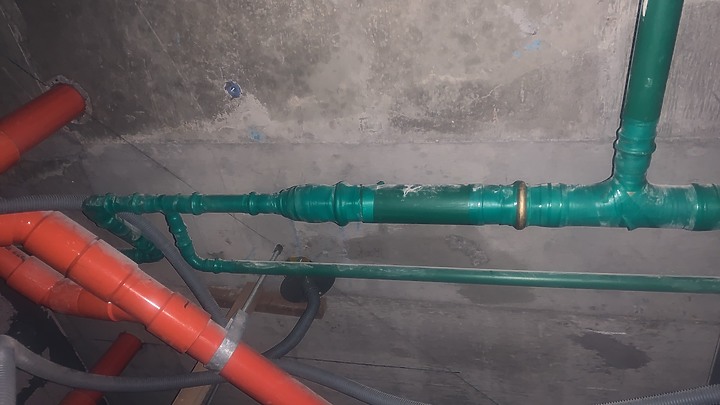 大樓洗完水塔後的悲劇事件....血噴數萬塊
