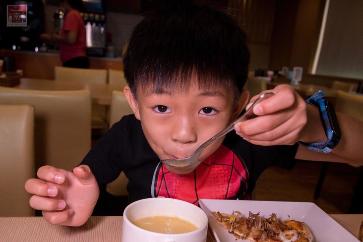 【臺南美食】台南炸雞披薩吃到飽就這家,也推出防疫外帶全餐點全面9折,加碼外帶全家餐自取只要469元~Double Cheese打爆起司