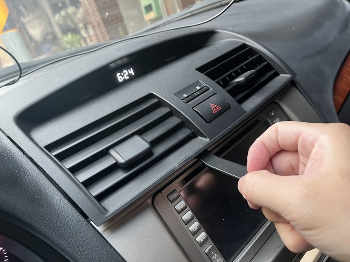 Sony XAV-AX5500 接Camry 6代方向盤按鍵問題