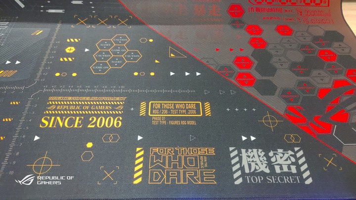 (簡單開箱)ROG x EVA Scope RX & ROG Scabbard II EVA 雙防水鍵盤&滑鼠墊