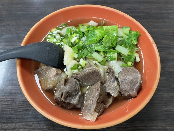 [食記] 富杰清燉牛肉麵，台灣新北蘆洲，清甜軟嫩清燉牛肉麵