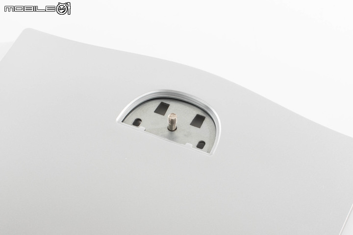 微星 Modern AM272P 12M All in One 電腦開箱實測 搭載豐富介面與美型設計的辦公能手