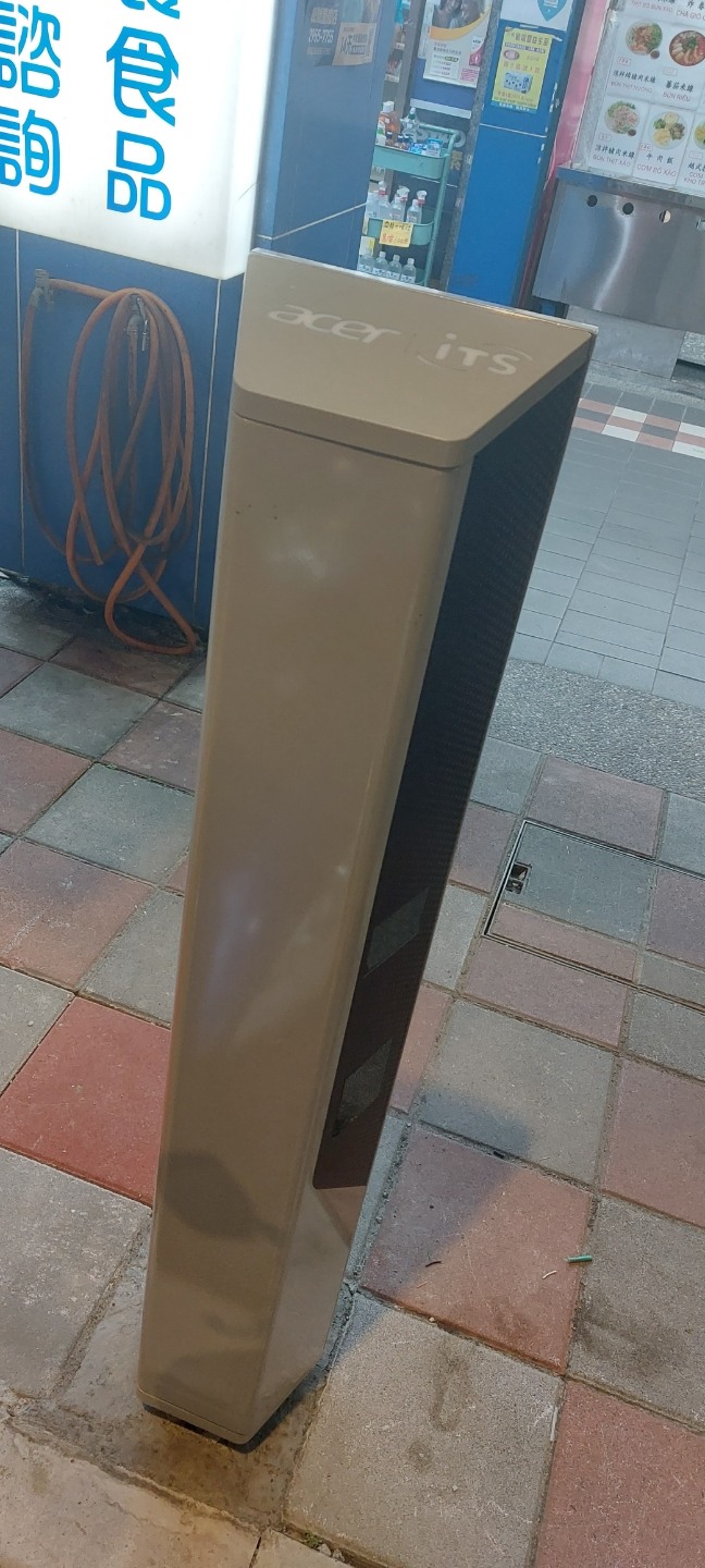 關於路上 在學校附近出現類似高科技的怪東西