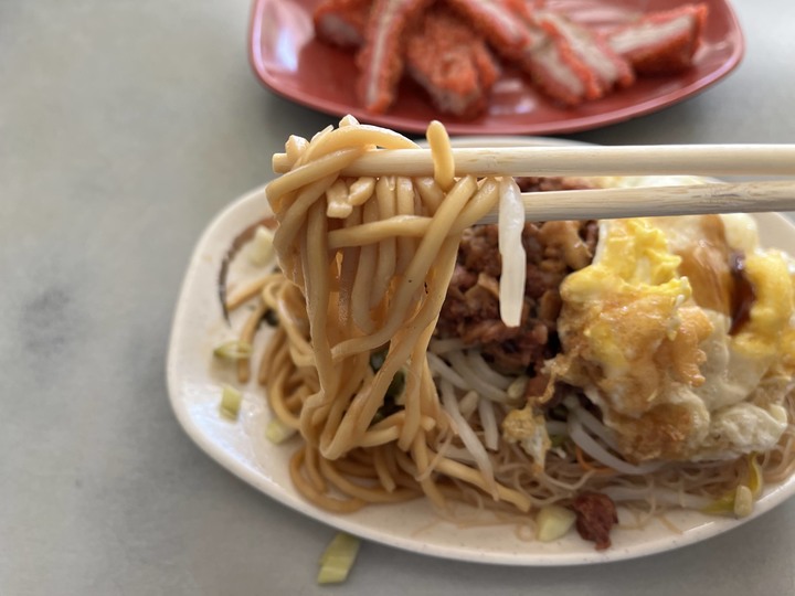 [食記] 文興路早午餐店，台灣桃園龜山，平價好吃的炒米粉+炒麵+煎蛋！