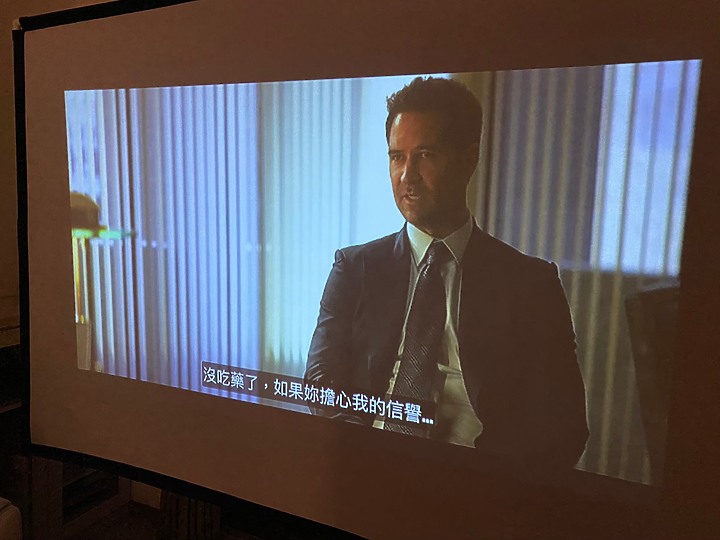 點我看大圖 開箱【微米】P3 DLP微型投影機(免插電口袋機)