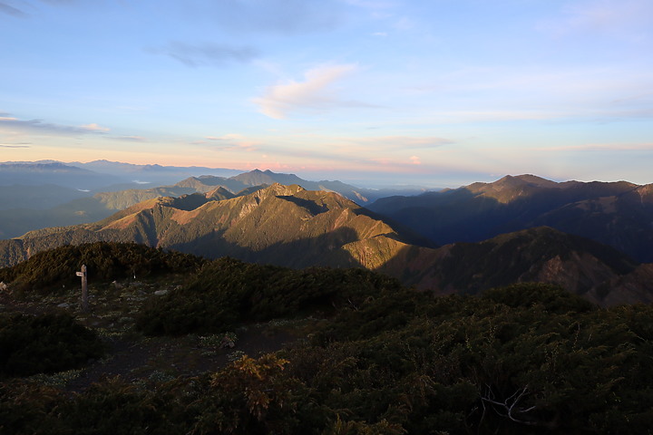 百岳練習生,【雪山主東】第一次住山屋負重登山2天2夜紀錄