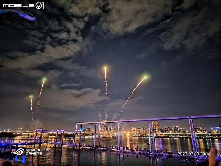 ROG6 手持 夜景模式 大稻埕情人節煙火