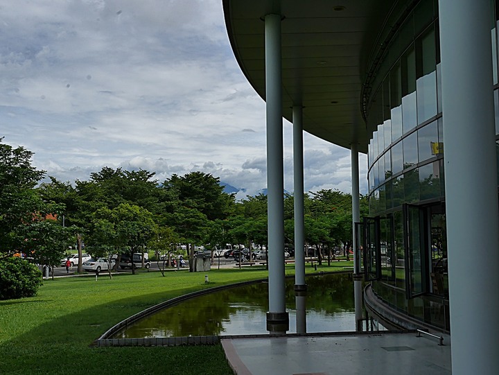 臺東市 台東美術館 — 後山唯一縣級美術館，有著茂密樹林與特色館室之打卡景點 — 臺東兩天一夜鐵道快閃行旅 (五)