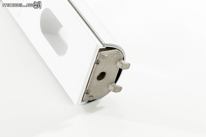 微星 Modern AM272P 12M All in One 電腦開箱實測 搭載豐富介面與美型設計的辦公能手