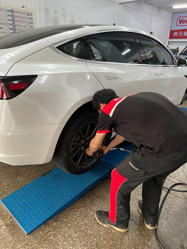 日本來的很不普通開箱文~~電動車專用胎普利司通T005 EV