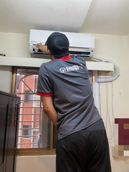 終於換掉骨董級冷氣了,分享全國電子冷氣安裝