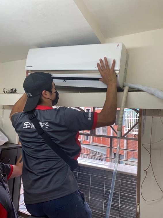 終於換掉骨董級冷氣了,分享全國電子冷氣安裝