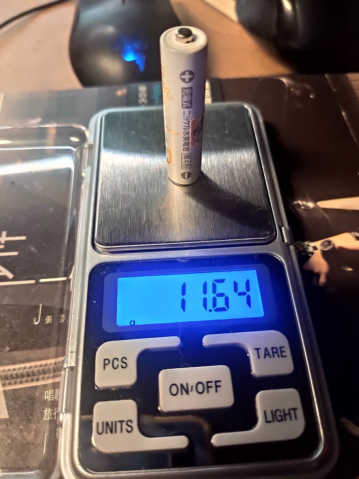 點我看大圖 無線滑鼠~~電池減重 (沒事別亂用輕量滑鼠)
