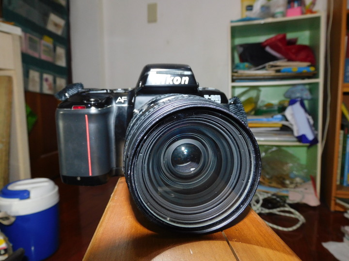 二手NIKON F601底片相機(台中市建國跳蚤市場)