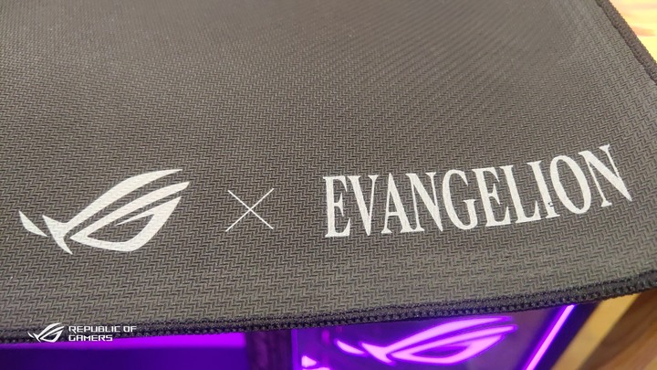 (簡單開箱)ROG x EVA Scope RX & ROG Scabbard II EVA 雙防水鍵盤&滑鼠墊