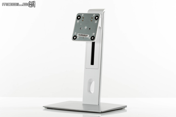 微星 Modern AM272P 12M All in One 電腦開箱實測 搭載豐富介面與美型設計的辦公能手
