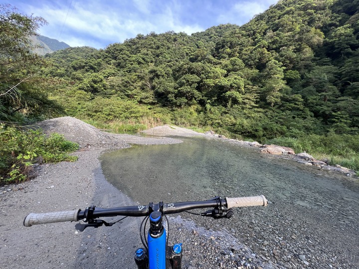 夏日涼快活- 武荖坑林道親子騎水趣