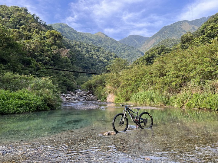 夏日涼快活- 武荖坑林道親子騎水趣