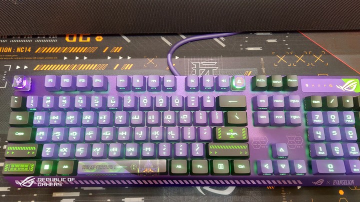 (簡單開箱)ROG x EVA Scope RX & ROG Scabbard II EVA 雙防水鍵盤&滑鼠墊