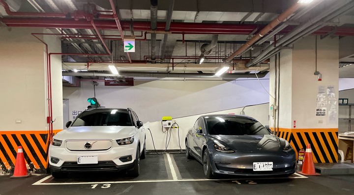 [開箱] 接送小幫手 VOLVO XC40 Recharge P8