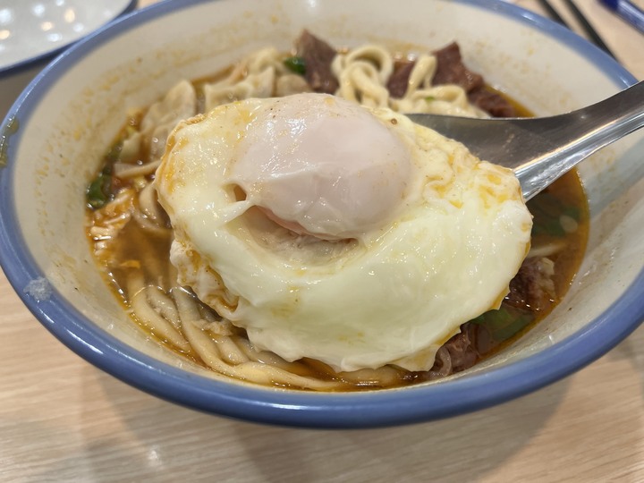 [食記] 郁誠牛肉麵，台灣台北中山，香辣軟嫩且價格親民的美味牛肉麵！