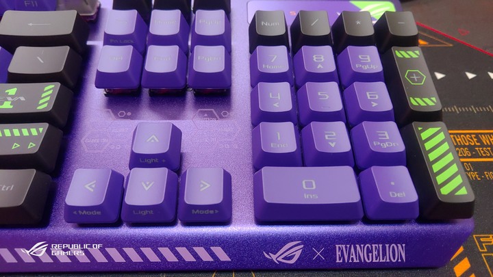 (簡單開箱)ROG x EVA Scope RX & ROG Scabbard II EVA 雙防水鍵盤&滑鼠墊