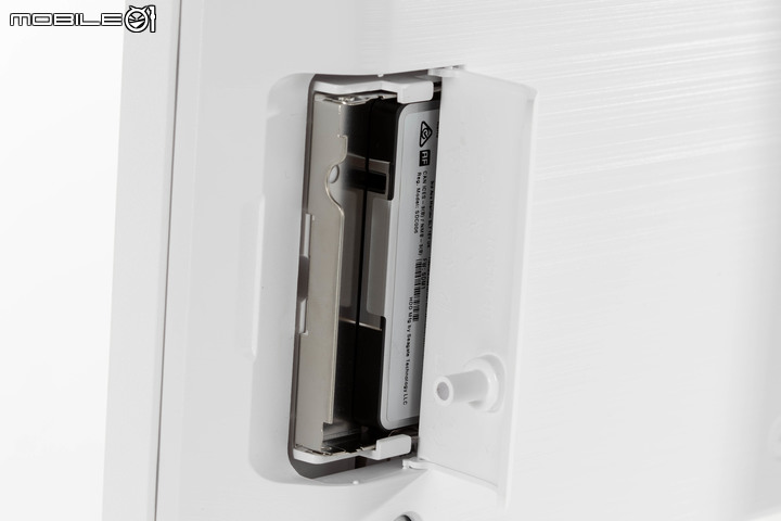 微星 Modern AM272P 12M All in One 電腦開箱實測 搭載豐富介面與美型設計的辦公能手