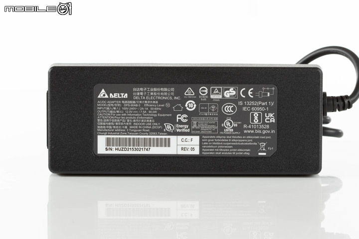ASUSTOR Lockerstor AS6704T NAS 開箱實測 以 2.5 Gbps、4 SSD 配置的效能儲存裝置