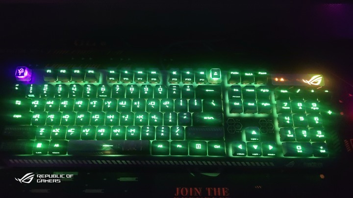 (簡單開箱)ROG x EVA Scope RX & ROG Scabbard II EVA 雙防水鍵盤&滑鼠墊