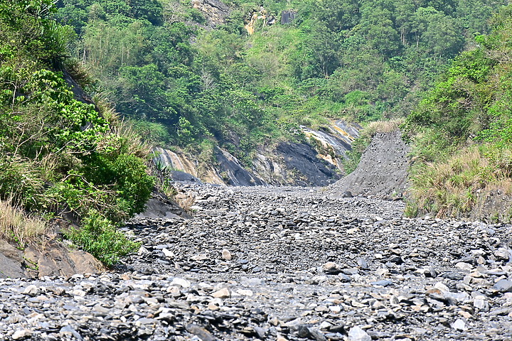 點我看大圖 因莫拉克風災景觀消失的來義大峽谷現在景觀及銀河,從1月30日至7月19日的記錄。