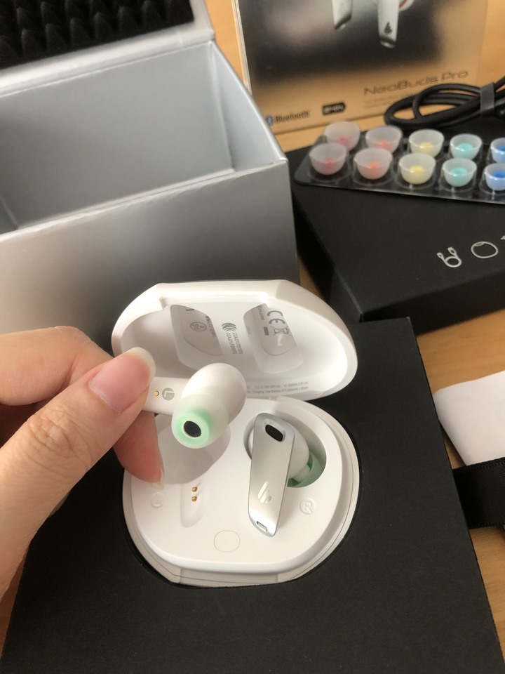 【開箱】 爆炸美的白色耳機 EDIFIER NeoBuds Pro