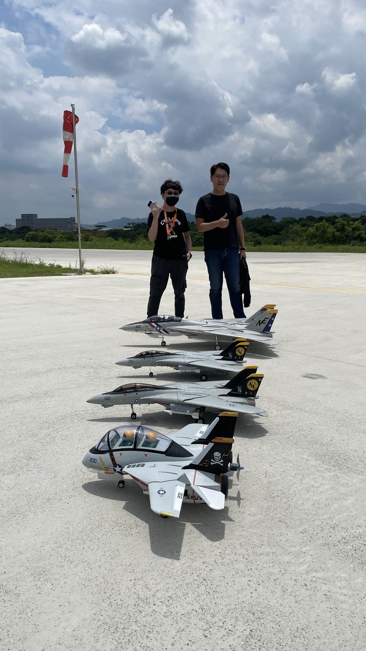 我要成為 汗味戰士！ 遙控Q版 F14隨意開箱組裝與首航