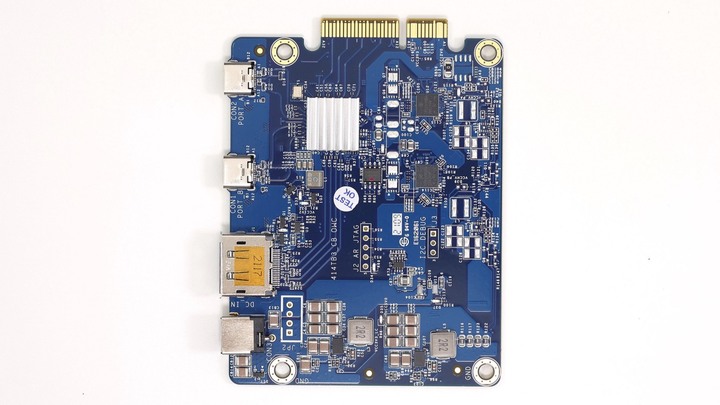 Thunderbolt 3 高速外接統一儲存空間 8TB。OWC Express 4M2 搭配四條 Micron Crucial P5 Plus 2TB