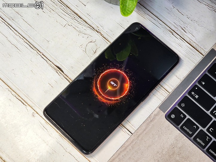 點我看大圖 realme GT Neo 3T深度開箱使用心得 – 經典延續之作,個性化風格的電競手機