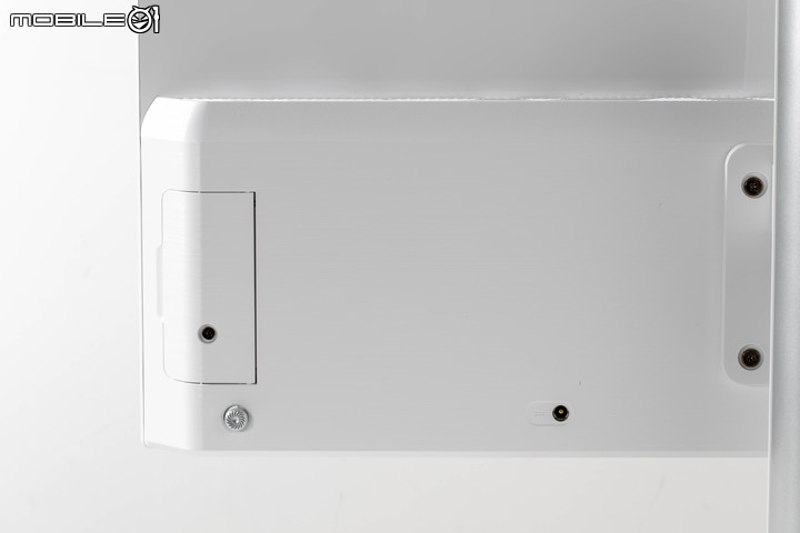 微星 Modern AM272P 12M All in One 電腦開箱實測 搭載豐富介面與美型設計的辦公能手
