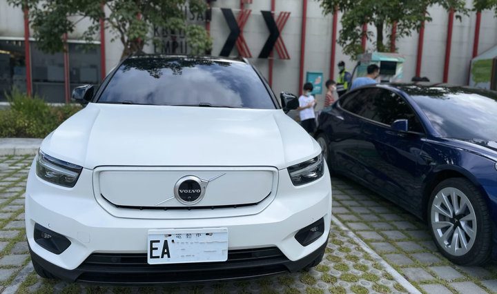 [開箱] 接送小幫手 VOLVO XC40 Recharge P8