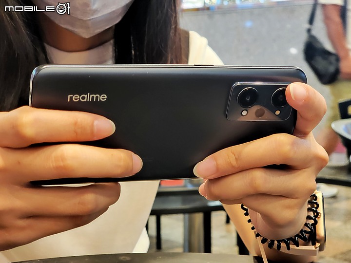 點我看大圖 realme GT Neo 3T深度開箱使用心得 – 經典延續之作,個性化風格的電競手機