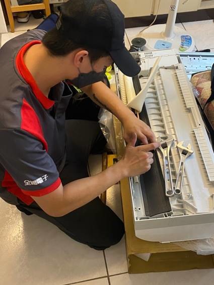 終於換掉骨董級冷氣了,分享全國電子冷氣安裝