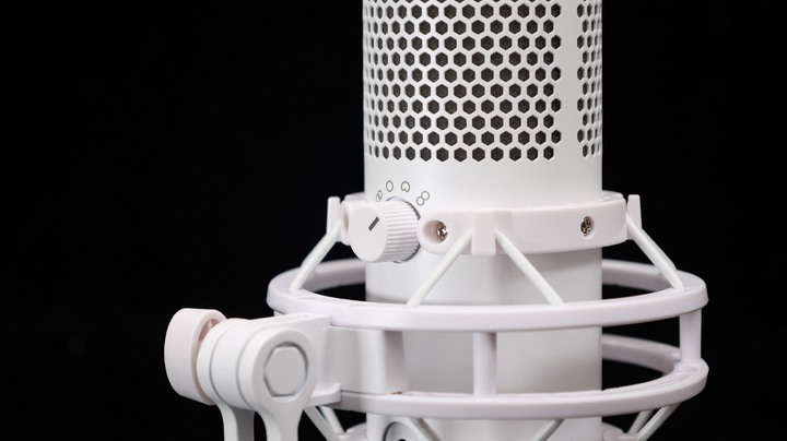 點我看大圖 純白盛宴:視與聽雙重享受。Hyper X Quadcast S 電競麥克風開箱