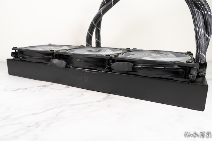 [開箱] 閃亮亮360水冷-ARCTIC Liquid Freezer II