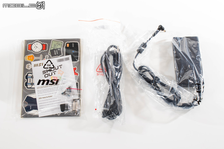 微星 Modern AM272P 12M All in One 電腦開箱實測 搭載豐富介面與美型設計的辦公能手