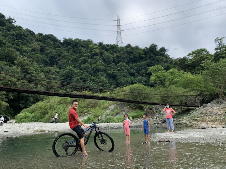 夏日涼快活- 武荖坑林道親子騎水趣