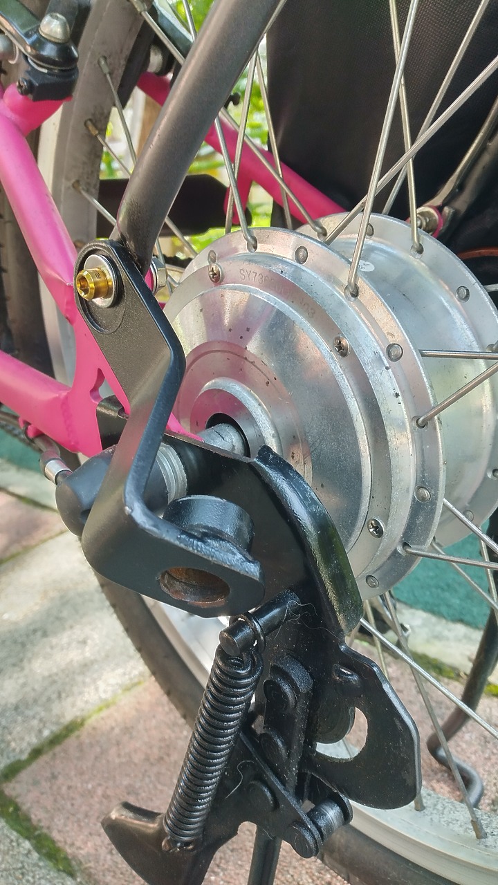 單車連寵物拖車的結構,用螺絲膠還是拿去焊?