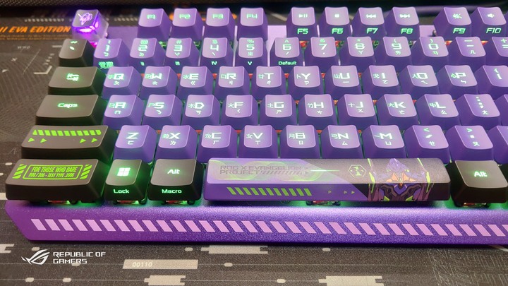 (簡單開箱)ROG x EVA Scope RX & ROG Scabbard II EVA 雙防水鍵盤&滑鼠墊