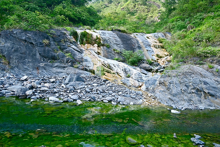 點我看大圖 因莫拉克風災景觀消失的來義大峽谷現在景觀及銀河,從1月30日至7月19日的記錄。