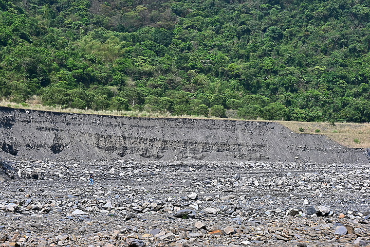 點我看大圖 因莫拉克風災景觀消失的來義大峽谷現在景觀及銀河,從1月30日至7月19日的記錄。