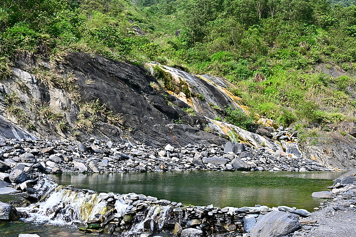 點我看大圖 因莫拉克風災景觀消失的來義大峽谷現在景觀及銀河,從1月30日至7月19日的記錄。