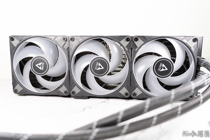 [開箱] 閃亮亮360水冷-ARCTIC Liquid Freezer II