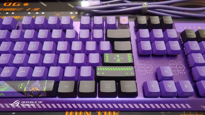 (簡單開箱)ROG x EVA Scope RX & ROG Scabbard II EVA 雙防水鍵盤&滑鼠墊