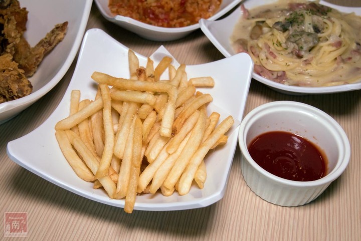 【臺南美食】台南炸雞披薩吃到飽就這家,也推出防疫外帶全餐點全面9折,加碼外帶全家餐自取只要469元~Double Cheese打爆起司